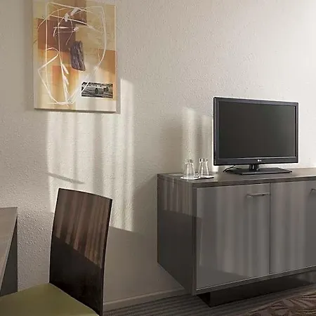 Mercure Duesseldorf Airport מלון